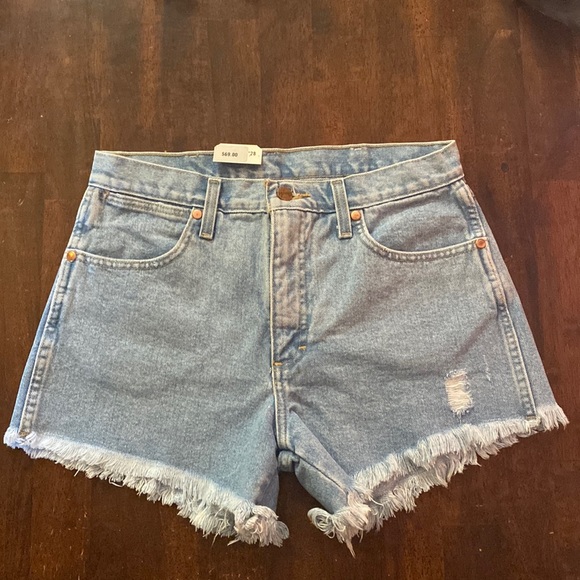 Wrangler Denim/ Jean Shorts with Frey Detail; Light Wash New With Tags - Picture 3 of 7
